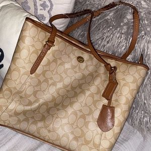 Coach Peyton Signature Tote